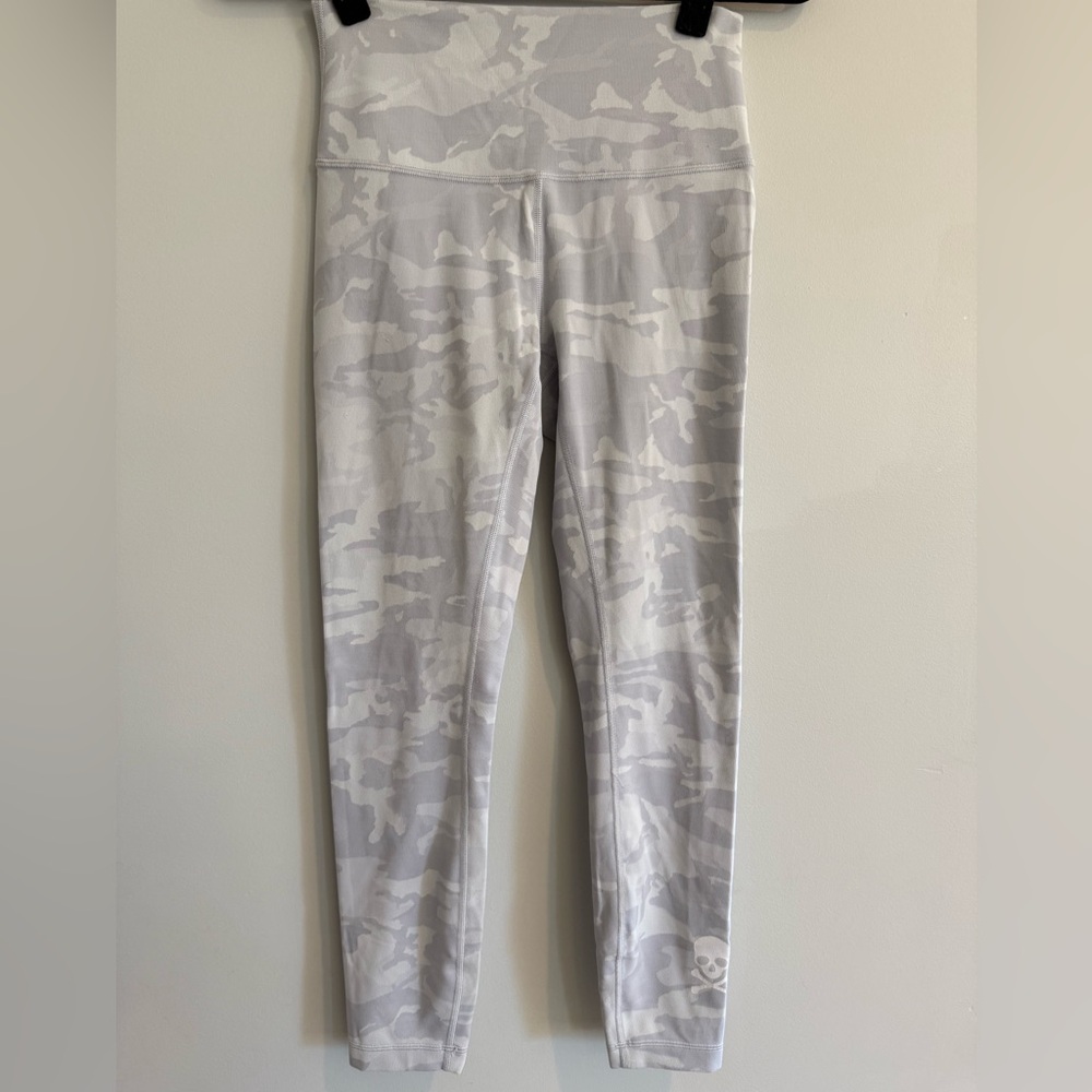 lululemon White and Light Gray Camo Leggings Skull detail Size 6 #162